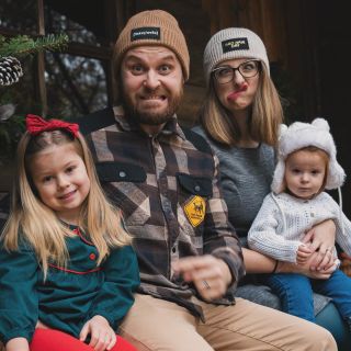 Jsme na hlavu? Jóó, to jsme. Děláme přece pokrývky na hlavu! #čepice #kšiltovky #kokotisk #family #nahlavu Foto:...